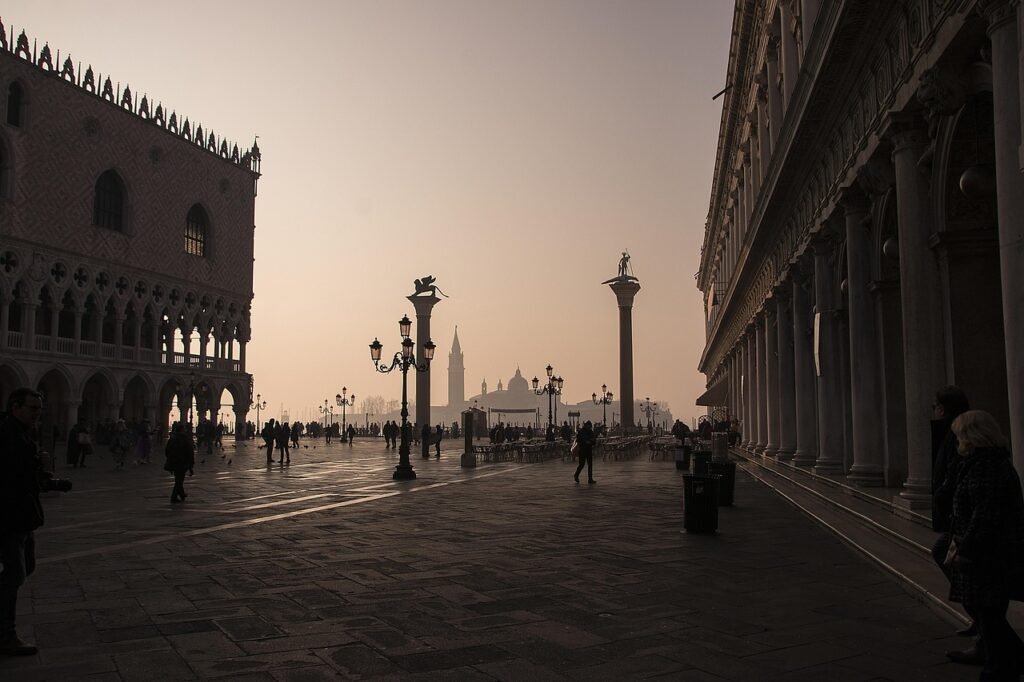 Blick auf Piazza San Marco in Venedig im Winter