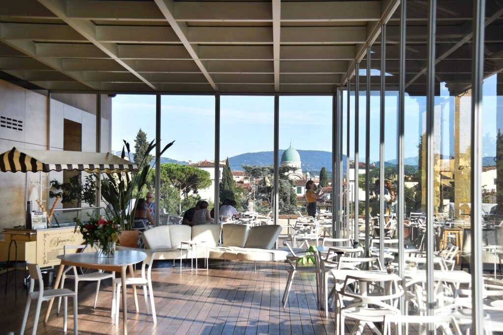 Bar zum Frühstücken in Florenz auf dem Dach des Museo degli Innocenti