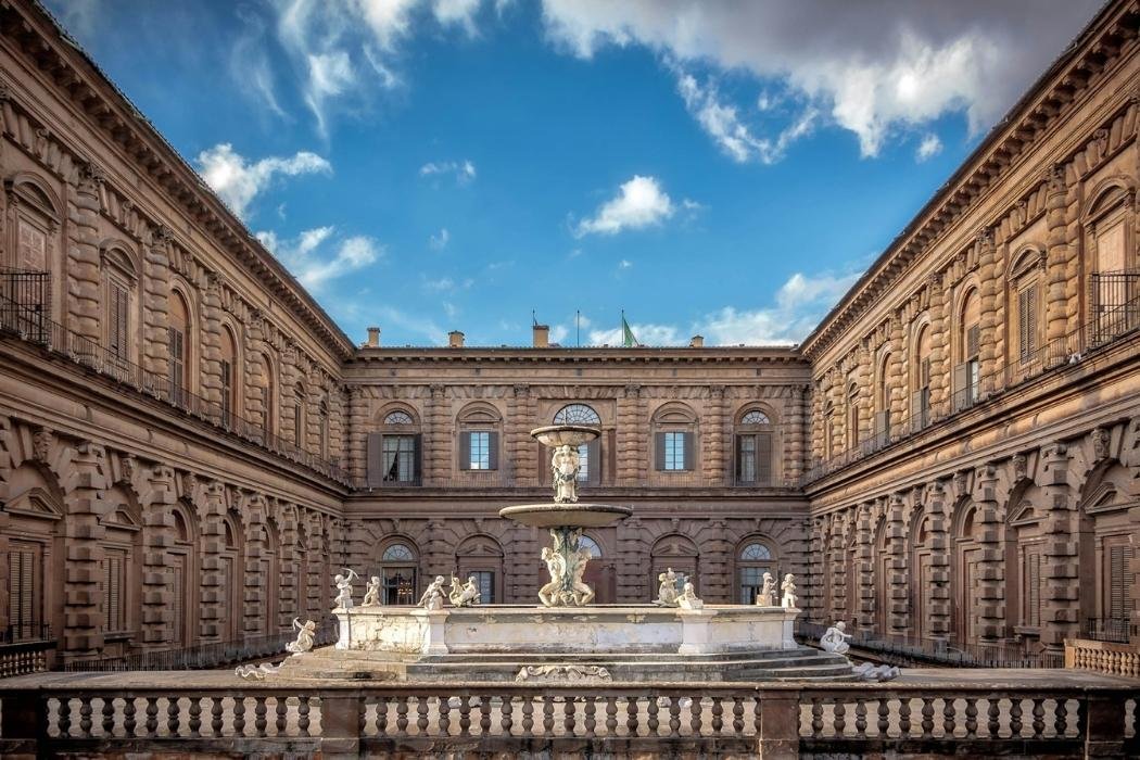 Palazzo Pitti in Florenz mit Springbrunnen