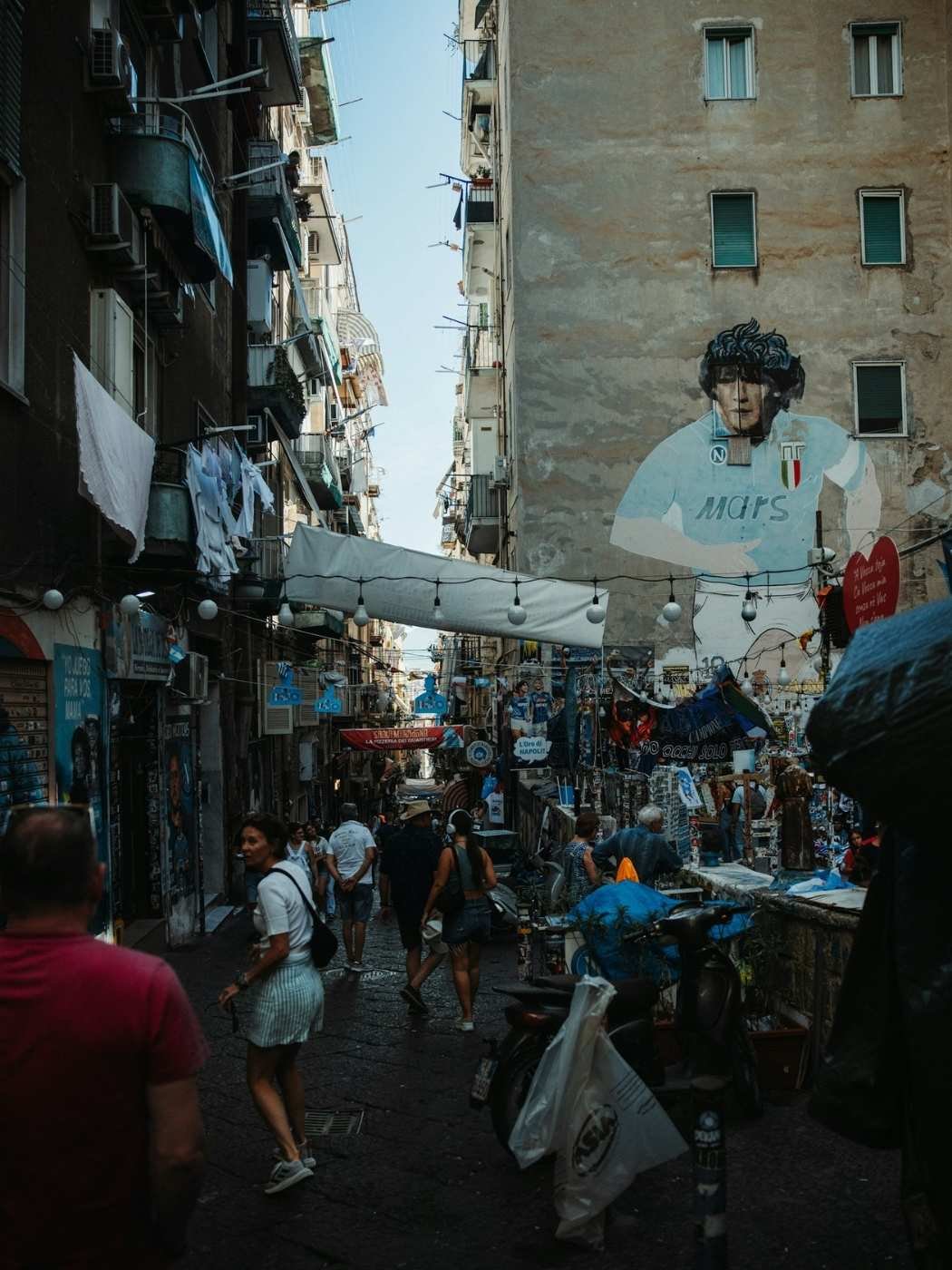 Neapel Highlights: Maradona Denkmal