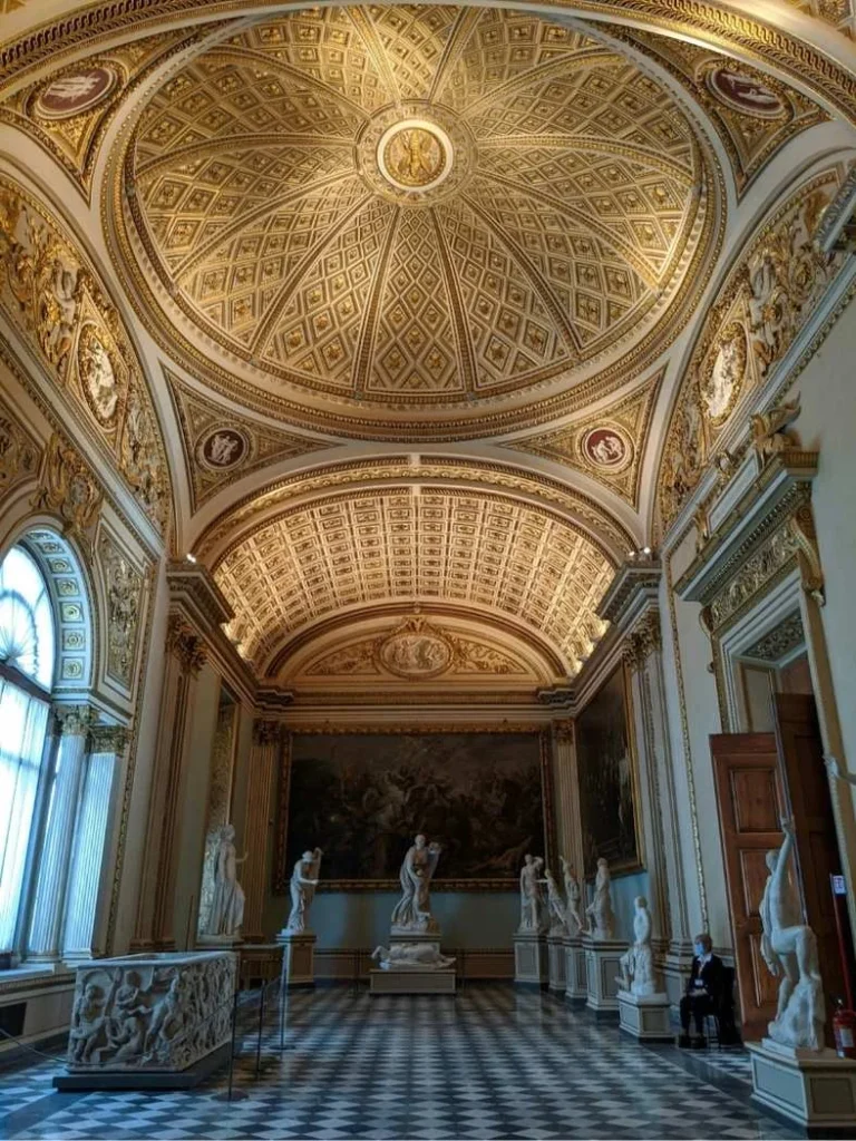 Uffizien Saal mit Stuckdecke