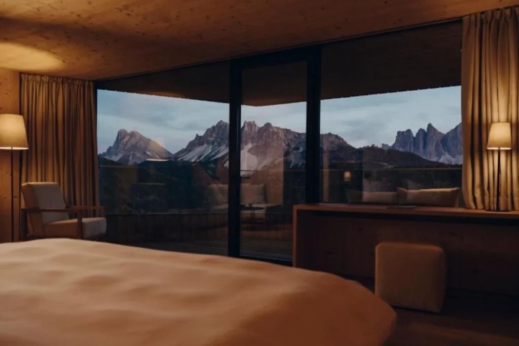 Hotelzimmer mit Blick auf Dolomiten