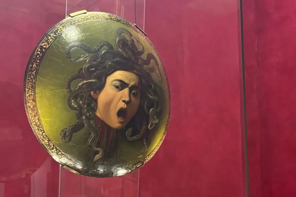 Schild mit Kopf der Medusa von Caravaggio in den Uffizien